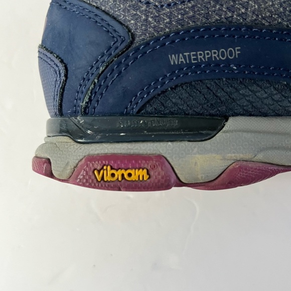 Ahnu by Teva Women’s Waterproof Hiking Shoes | Approx. Size 9-9.5 | Vibram Sole - Picture 13 of 14